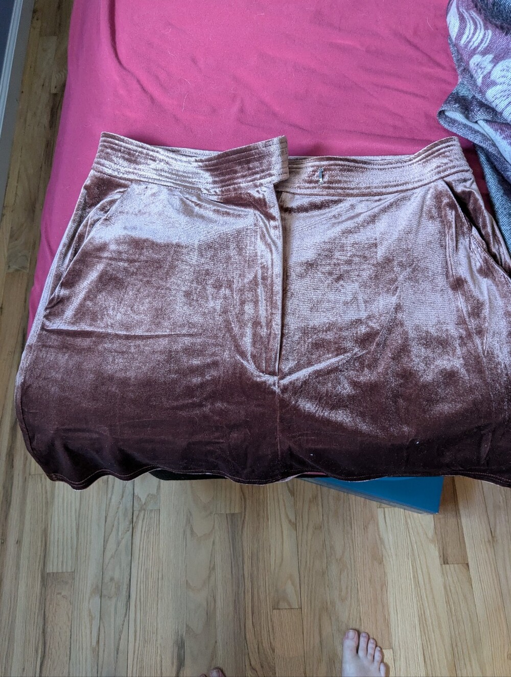 XL Brand New Without Tags Lulus Rose Gold Velvet Mini Skirt